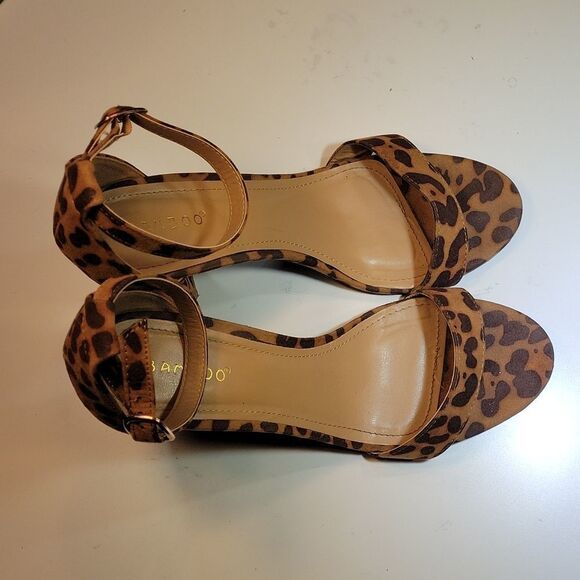 RAMPAGE BAMBOO ANIMAL PRINT DESIGN BLOCK OPEN TOE SINGLE BAND ACROSS SANDAL - Picture 6 of 16